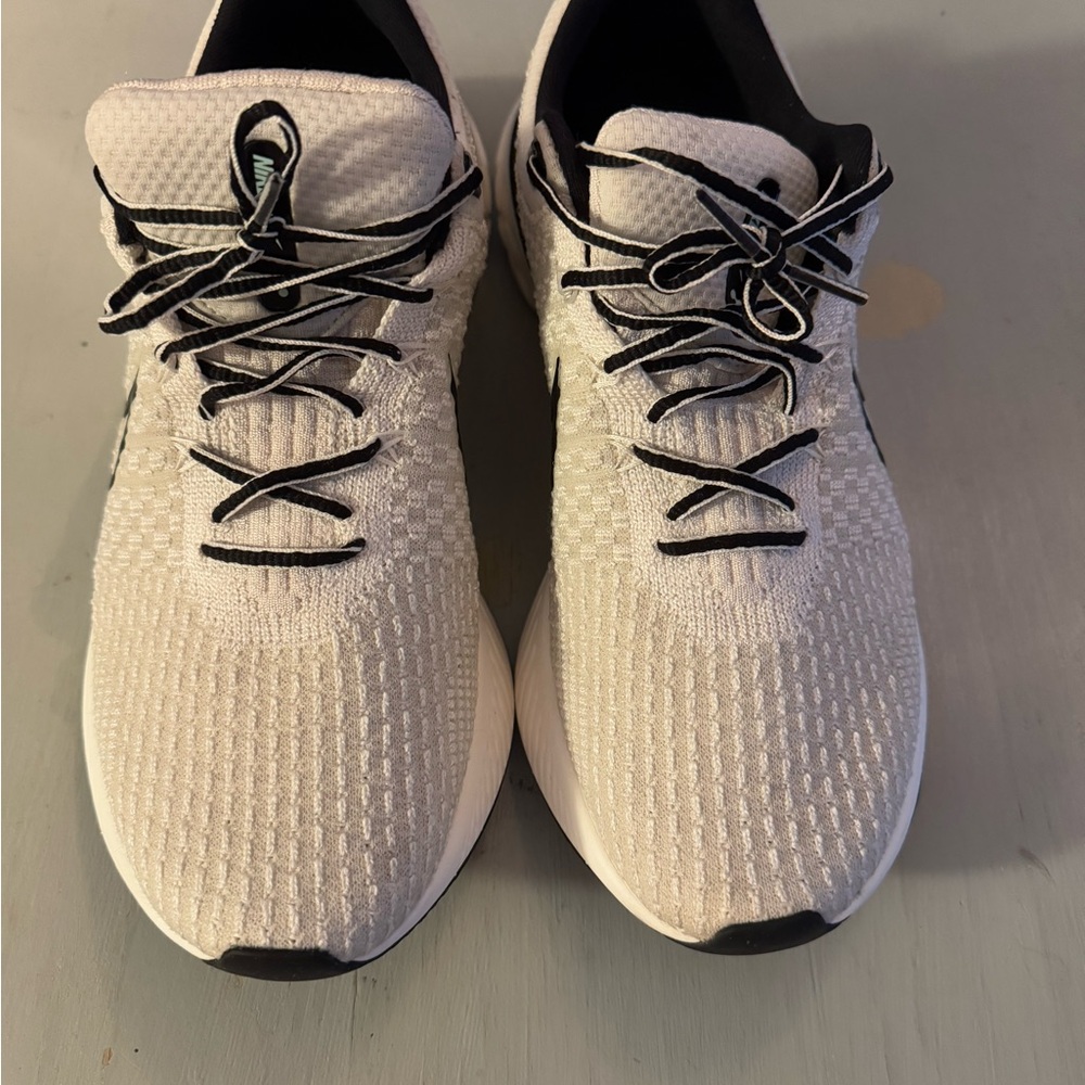 Nike React Sneakers in white, size 10.5 mens  - Mint and Black accents